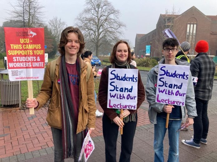 , Politique de gauche: Les étudiants socialistes s’associent aux grèves universitaires – Étudiants socialistes