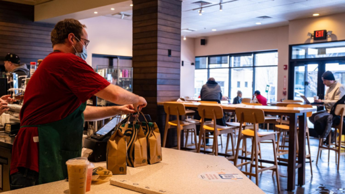 , Politique à gauche: INTERVIEW: Comment les travailleurs de Starbucks de l’Illinois ont remporté le vote unanime du syndicat dans leur magasin
